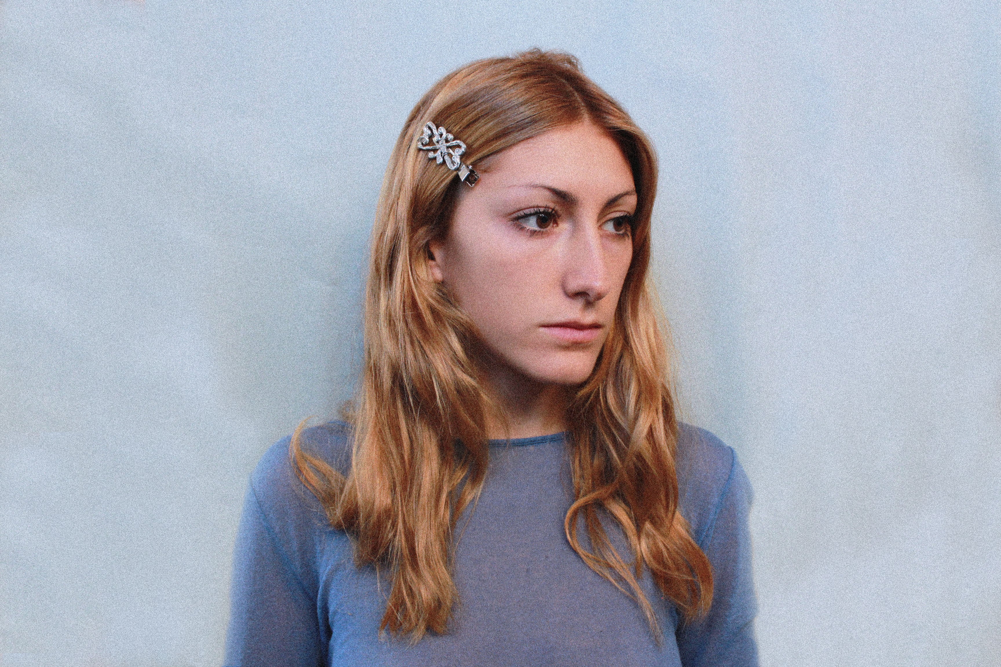 Barette "orbeveoie" en étain fondu individuellement selon un procédé artisanal unique mis au point par la marque de bijoux Lolie, finition argenté